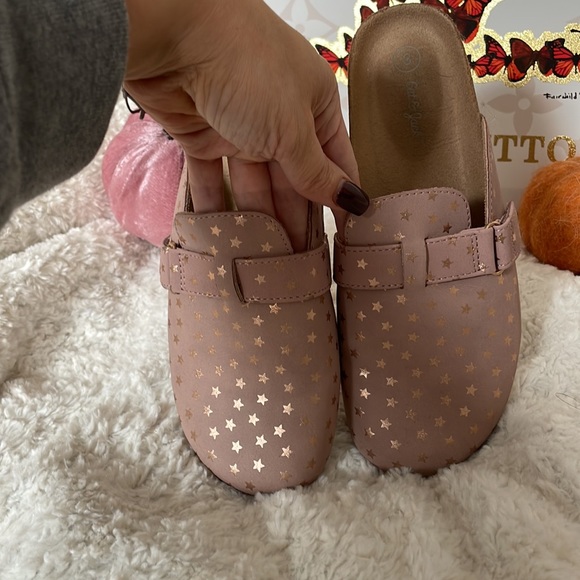 Cat and Jack Girl Mules - Picture 6 of 8